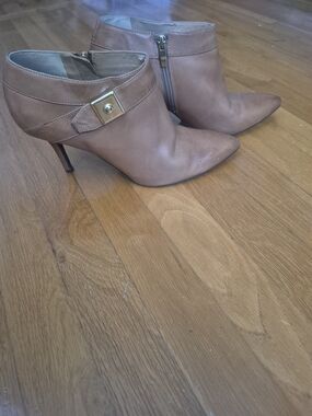 Enzo Angiolini Pointed Tan Leather Ankle Booties with Gold Square Accent
